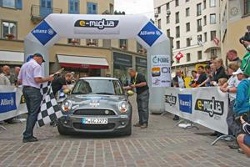 Zieleinfahrt in St. Moritz: Ein stolzer 8. Platz für die Mannschaft von TÜV SÜD Zieleinfahrt in St. Moritz: Ein stolzer 8. Platz für die Mannschaft von TÜV SÜD
