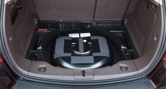 Der Autogastank wird beim Opel Mokka in der Radmulde verbaut