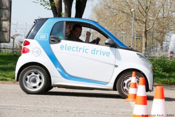 Mit dem Elektro Smart sicher bremsen